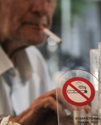 200 ευρώ πρόστιμο για τους παραβάτες καπνιστές.