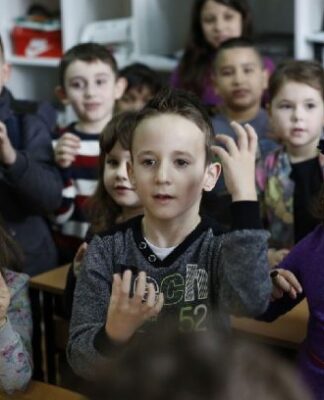 Όταν μια ολόκληρη τάξη μαθητών έμαθε τη νοηματική για χάρη του κωφού συμμαθητή τους