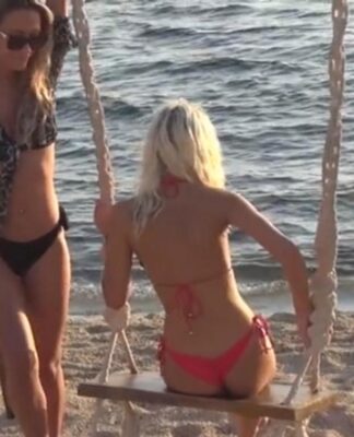 Μύκονος: Άρχισαν να κάνουν κούνια και τα υπονοούμενα πήγαιναν σύννεφο – Οι σκηνές στην παραλία – video