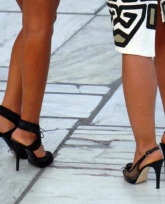 Λάρισα: Οι γυναίκες πιάστηκαν μαλλί με μαλλί στο υπόγειο – Σκηνές απείρου κάλλους με απίστευτες εκφράσεις.