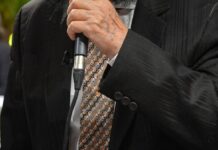 Κορυφαίος Έλληνας καλλιτέχνης κυκλοφορεί το νέο album του μετά από 35 ολόκληρα χρόνια! (pics+vid)