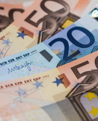 Έρχονται αυξήσεις σε συντάξεις και μισθούς μέσω κρατήσεων. Αναλυτικά παραδείγματα