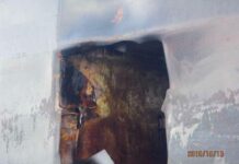 Φωτογραφίες από το τάνκερ που φέρεται να δέχτηκε επίθεση με πυραύλους