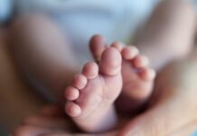 Θεσσαλονίκη: Εγκατέλειψαν βρέφος μπροστά σε είσοδο πολυκατοικίας