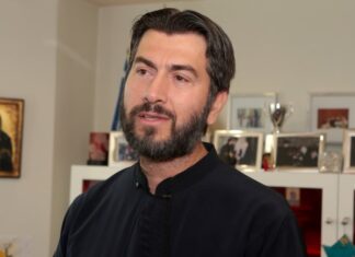 Μήνυση κατά του πατέρα Αντωνίου από την «Κιβωτό του Κόσμου» για ρατσιστική συμπεριφορά