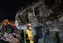 Αλβανία: Βίντεο από μετασεισμό – Διασώστες τρέχουν να σωθούν από ετοιμόρροπο κτήριο