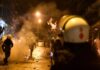 Εξάρχεια: Επίθεση με μολότοφ εναντίον ΔΙΑΣ – Ένας αστυνομικός τραυματίας