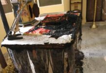 Έκαψαν την Αγία τράπεζα σε εκκλησία της Χίου