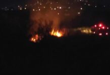 Φωτιά στον Σχοινιά – 16 πυροσβέστες, 8 πυροσβεστικά και υδροφόρες στη μάχη