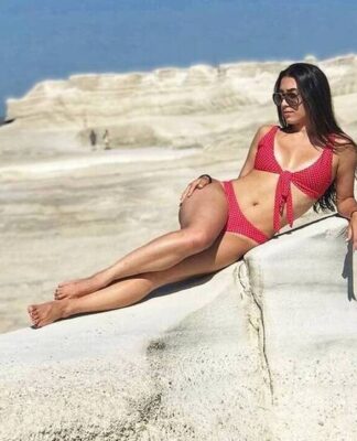 Κι όμως: Αυτή η sexy κούκλα είναι η κόρη του Γιάννη Πλούταρχου (Pics-Vid)