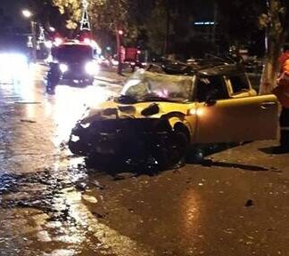 Σοκαριστικό τροχαίο στη Βούλα – Νεκρή η 19χρονη συνοδηγός