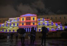 Χριστούγεννα στην Αθήνα – Η Βουλή φωτίστηκε με εντυπωσιακά 3D ! (ΒΙΝΤΕΟ + ΦΩΤΟ)