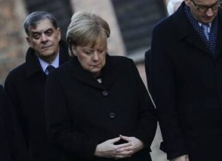Ανησυχία για Μέρκελ: Παραπάτησε στο… ίσωμα και παραλίγο να πέσει