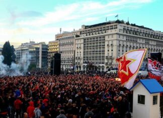 ΘΥΡΑ 7: Κοκκίνισε η Αθήνα – Πορεία από το Σύνταγμα στο Γ. Καραϊσκάκης με φιλάθλους του Ερυθρού Αστέρα