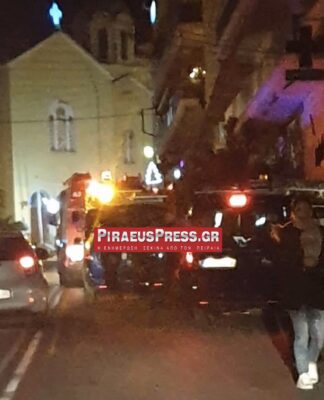 Φωτιά στον Πειραιά – Μπλακ άουτ στην Καλλίπολη από βλάβη σε υποσταθμό της ΔΕΗ