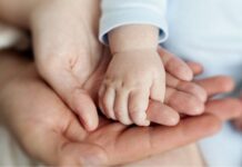 ΤΡΟΜΕΡΟ: Μια 55χρονη στην Κάρπαθο γέννησε το .. εγγονάκι της!