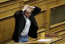 Έδωσε «παράσταση» ο Κλέων Γρηγοριάδης στη Βουλή – Φώναζε «παραδίνομαι» «παραδίνομαι»!