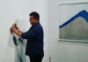 Καλλιτέχνης ξεκόλλησε και έφαγε την μπανάνα αξίας 120.000 δολαρίων σε γκαλερί
