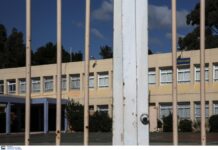 Αμπελόκηποι: Ξυλοκοπούσε τον 11χρονο συμμαθητή της κόρης του μπροστά στα παιδιά!