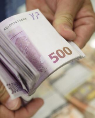 Αυτές είναι οι αυξήσεις που θα δουν μισθωτοί και συνταξιούχοι από το 2020