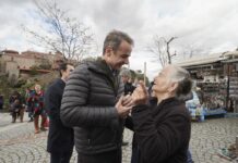 Μητσοτάκης στα ιερά Μετέωρα: "Η χαρά του Χριστού να φτάσει σε κάθε σπίτι"