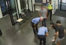 Αστυνομικός σώζει βρέφος από πνιγμό – «Έκανα αυτό που εκπαιδεύτηκα να κάνω» (ΒΙΝΤΕΟ)