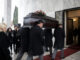 Θάνος Μικρούτσικος: Σε λαϊκό προσκύνημα αυτή την ώρα, η σορός του (ΦΩΤΟ)