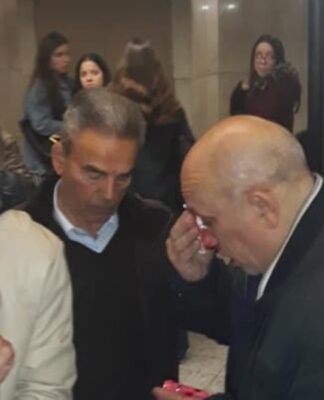 ΜΕΤΡΟ ΣΥΝΤΑΓΜΑ: Αίματα και σπασμένα γυαλιά στους συρμούς – «Μάχη» για να μπουν σε ένα βαγόνι