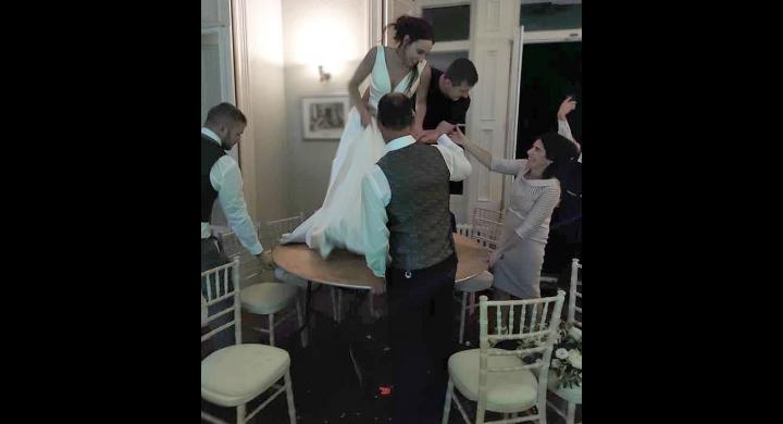 Χαμός σε γάμο: Ο κουμπάρος έριξε μπουνιά στη νύφη και την έσερνε από το νυφικό (pics)