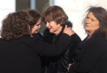 ΔΙΚΗ ΤΟΠΑΛΟΥΔΗ: Ξέσπασε η μητέρα όταν είδε τους κατηγορούμενους