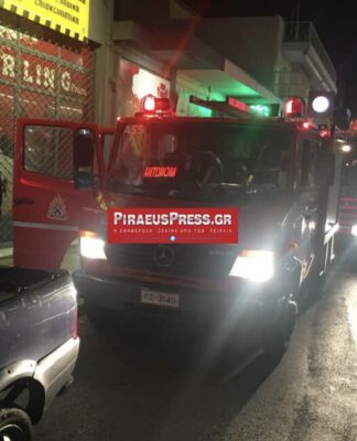 ΤΩΡΑ: Μεγάλη φωτιά στον Πειραιά