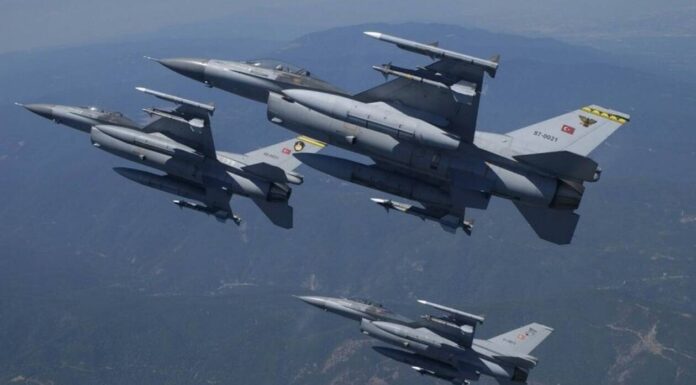 Στο «κόκκινο» η προκλητικότητα των Τούρκων στο Αιγαίο: 60 παραβιάσεις και 10 εικονικές αερομαχίες