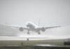ΠΑΝΙΚΟΣ στους αιθέρες: Boeing 777 επιστρέφει στο αεροδρόμιο λόγω ρωγμής σε παράθυρο