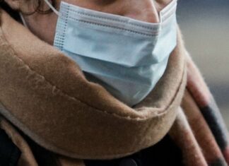 ΧΕΙΡΟΥΡΓΙΚΗ ΜΑΣΚΑ: Πώς μας προστατεύει και τι πραγματικά ισχύει;