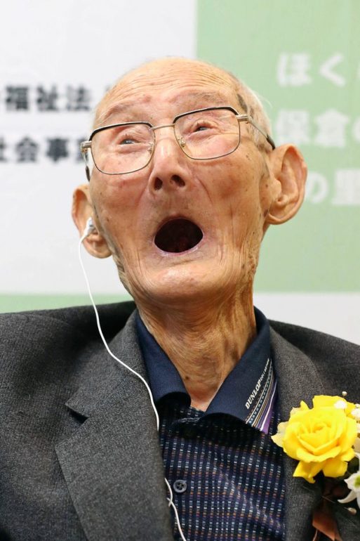 O γηραιότερος άνδρας του κόσμου είναι 5 χρόνια μικρότερος από τη γηραιότερη