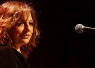 ΧΑΡΙΣ ΑΛΕΞΙΟΥ: Ανέβασε φωτογραφία με τον γοητευτικό γιο της!