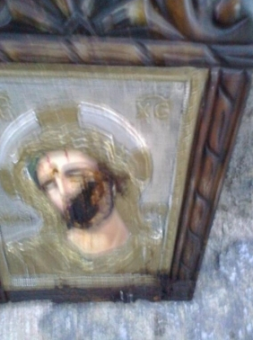 Βεβήλωσαν εκκλησία στην Κρήτη -Αφόδευσαν και ούρησαν πάνω σε εικόνες του Ιησού [εικόνες] | iefimerida.gr 2
