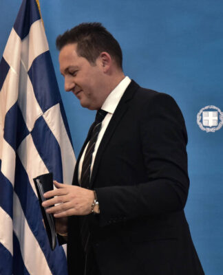 Κοροναϊός: Κλείνουν σχολεία, θέατρα, γήπεδα και ΜΜΜ αν «έρθει» στην Ελλάδα – ΠΝΠ ανακοίνωσε ο Πέτσας