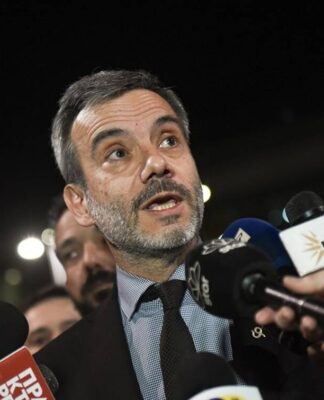 Κοροναϊός στην Ελλάδα: Απολυμάνθηκε το Δημαρχείο – Ζέρβας: «Δεν είμαστε σε καραντίνα»