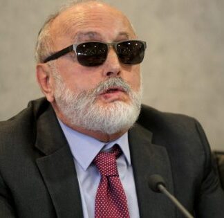 ΚΟΥΡΟΥΜΠΛΗΣ για Μικρά Ασία: «Ανιστόρητοι όσοι αντέδρασαν στη δήλωση μου»