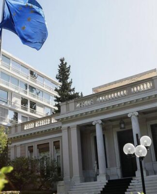 ΚΟΡΩΝΑΪΟΣ: Σύσκεψη στο Μαξίμου για τη «θωράκιση» της χώρας