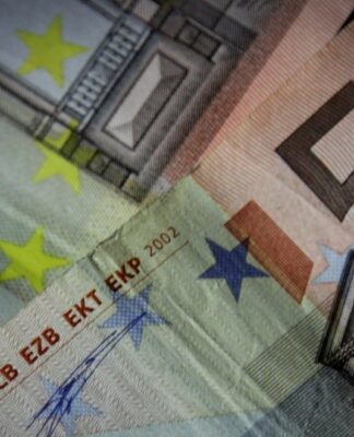Αυτή είναι η νέα λίστα των δικαιούχων για τα 800 ευρώ