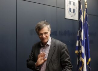 Η στιγμή που «έσπασε» και δάκρυσε ο Σωτήρης Τσιόδρας (ΒΙΝΤΕΟ)