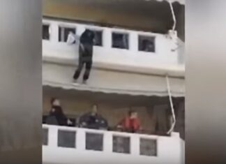 ΣΟΚΑΡΙΣΤΙΚΟ ΒΙΝΤΕΟ: Ηρωικοί πυροσβέστες σώζουν γυναίκα που κρέμεται από μπαλκόνι στο Βύρωνα!