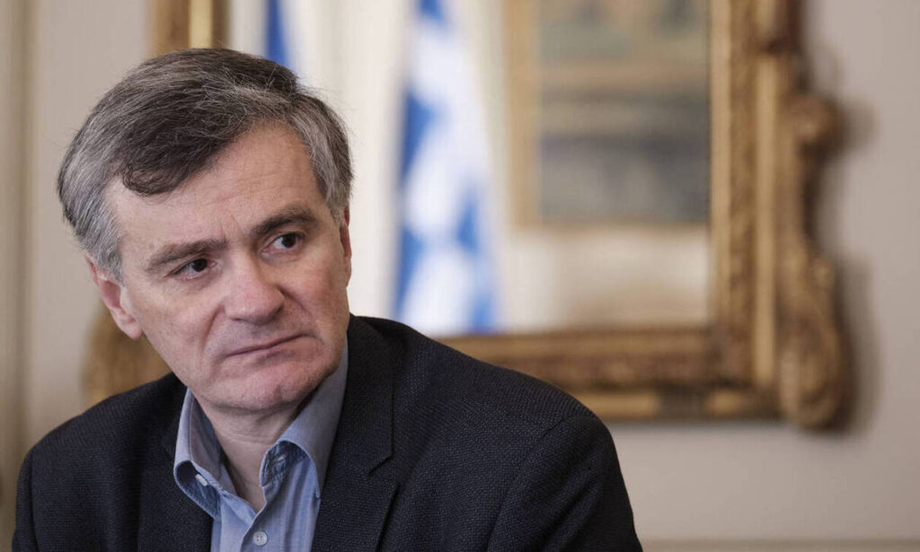 ΤΣΙΟΔΡΑΣ: Δείτε τον να ψέλνει σε άδεια εκκλησία (ΒΙΝΤΕΟ)
