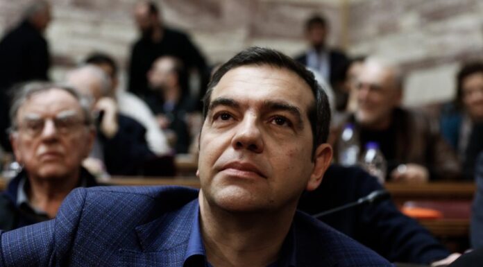 ΑΛΕΞΗΣ ΤΣΙΠΡΑΣ: Τραγουδάει Μητροπάνο και τρέχει με 180 χλμ σε βίντεο του 2015!