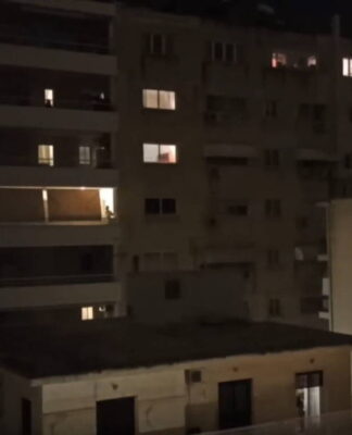 Κορονοϊός: Συγκλονιστικές στιγμές! Η Ελλάδα υποκλίθηκε και χειροκρότησε γιατρούς και νοσηλευτές