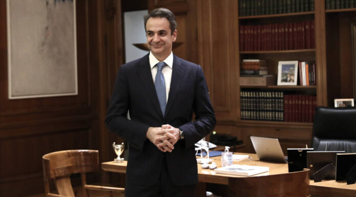 Κορονοϊός: Ο Μητσοτάκης έκανε το τεστ για τον ιό μαζί με την οικογένειά του
