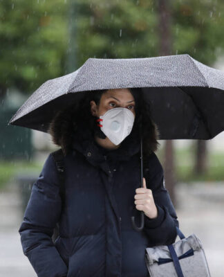 Μένουμε σπίτι: Χαλάει ο καιρός τις επόμενες ώρες – Καταιγίδες, χιόνια και ισχυροί άνεμοι