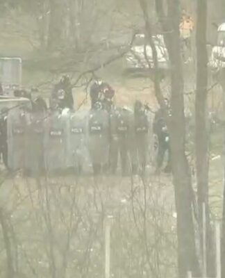 Βίντεο-ντοκουμέντο: Οι Τούρκοι ρίχνουν δακρυγόνα και καπνογόνα στους Έλληνες στις Καστανιές
